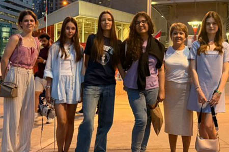 группа в Канаду