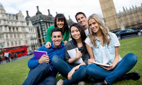 студенты в Англии